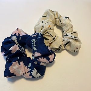 Amazon Scrunchies. 2 Piece. Floral.